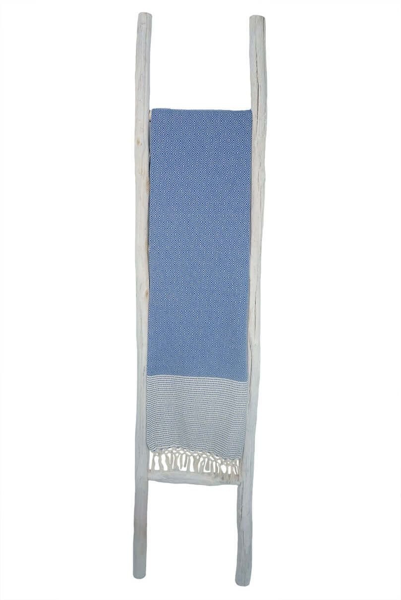 Plaid Diamant blau- Splendite Plaid und Decke auf Leiter